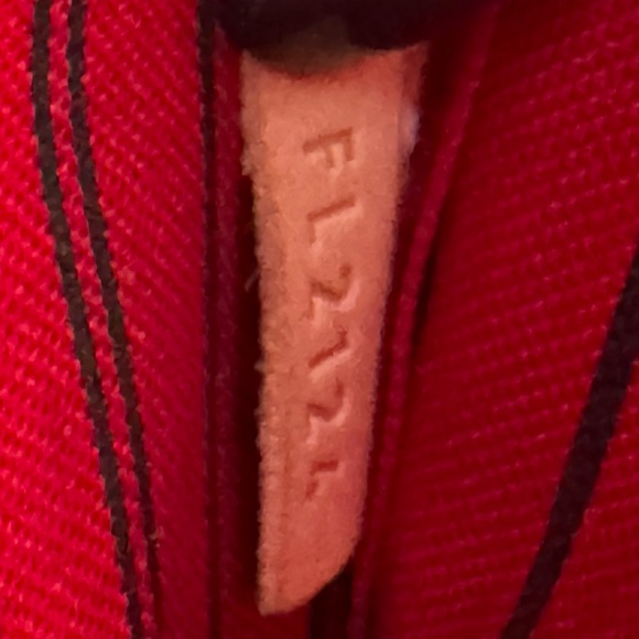 Louis Vuitton pouchett/ wristlet - Picture 5 of 9